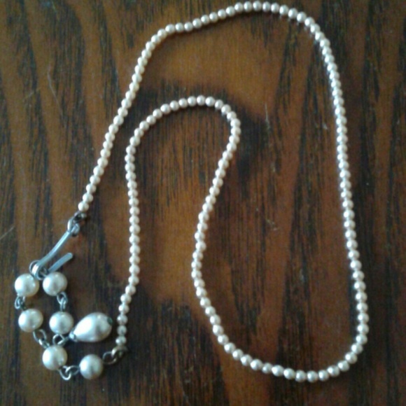 Vintage mid- century old faux small pearls all in good shape! Beautiful - Picture 3 of 6